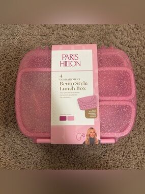 Paris Hilton pink glitter bento lunch box with 4 compartments #bento #paris